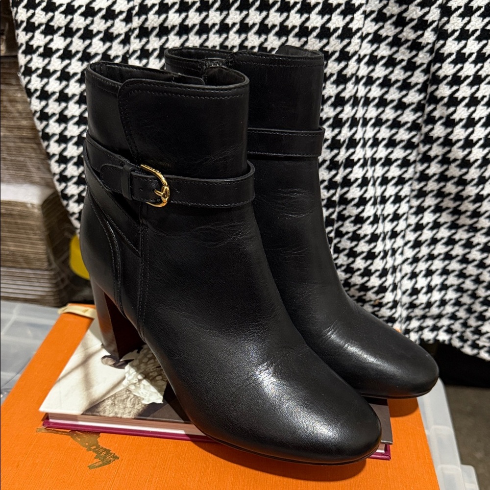 SHOES FOR A CAUSE: Cole Haan Black Leather Ankle Boots💖